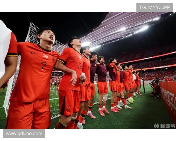 中国男子足球队在亚洲杯小组赛中逆转胜韩国，晋级八强创造历史新篇章