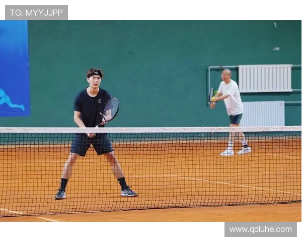 全新网球赛季启幕，明星选手纷纷亮相争夺年度桂冠