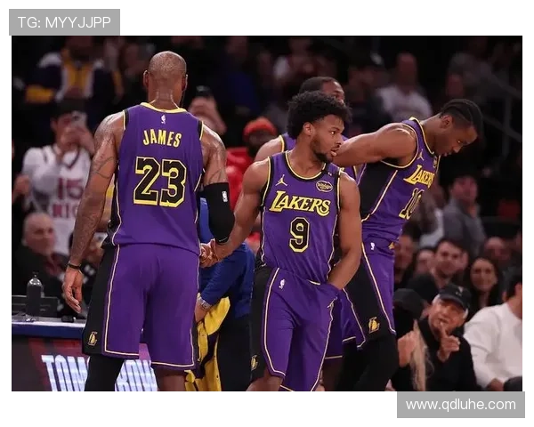 湖人逆转勇士上演绝杀大战点燃全联盟焦点之争激起热议潮风暴声浪 湖人逆转勇士上演绝杀大战点燃全联盟焦点之争激起热议潮风暴声浪