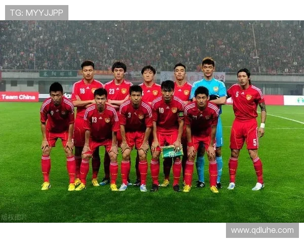 皇家马德里官方宣布签约新星球员引发球迷热议全队备战新赛季展现强大阵容 皇家马德里官方宣布签约新星球员引发球迷热议全队备战新赛季展现强大阵容